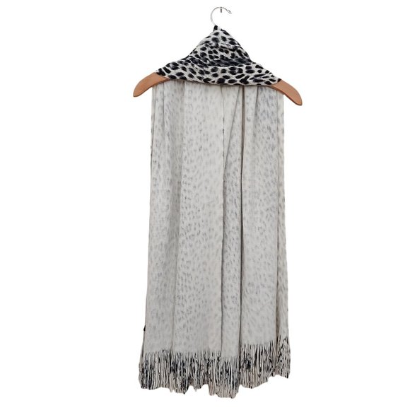 Rikka Women's Winter Scarf - Picture 2 of 10